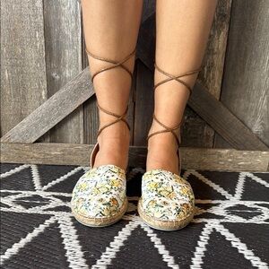 * NWOT* Mago | Lace up Floral Leather Espadrilles
